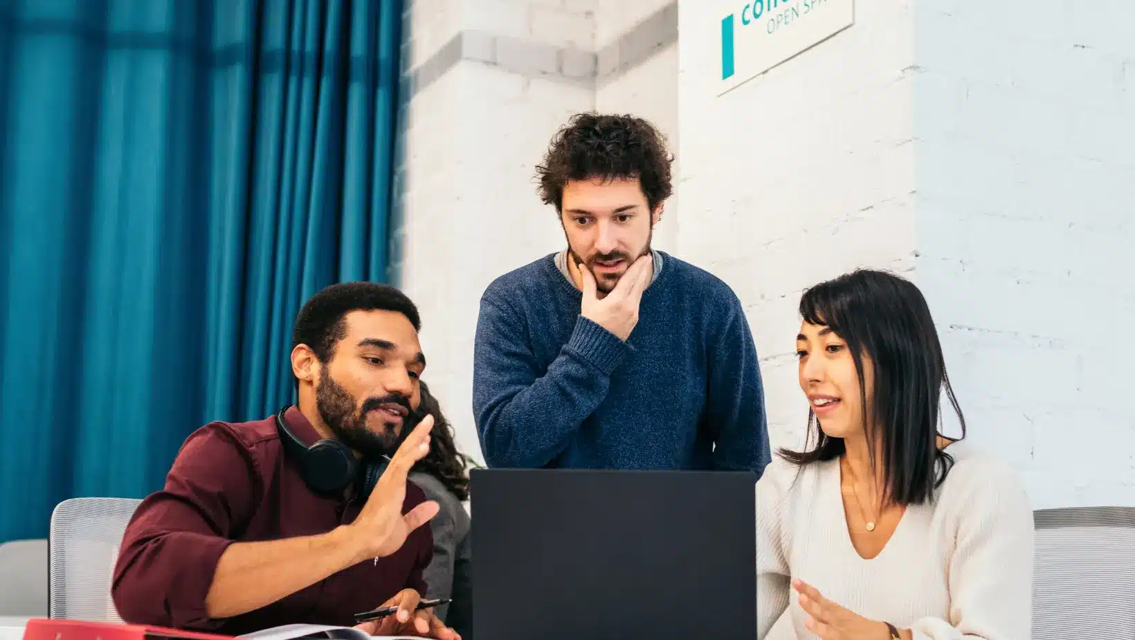 Descubre cómo V3rtice, agencia de comunicación en Menorca, te puede ayudar a impulsar tu marca